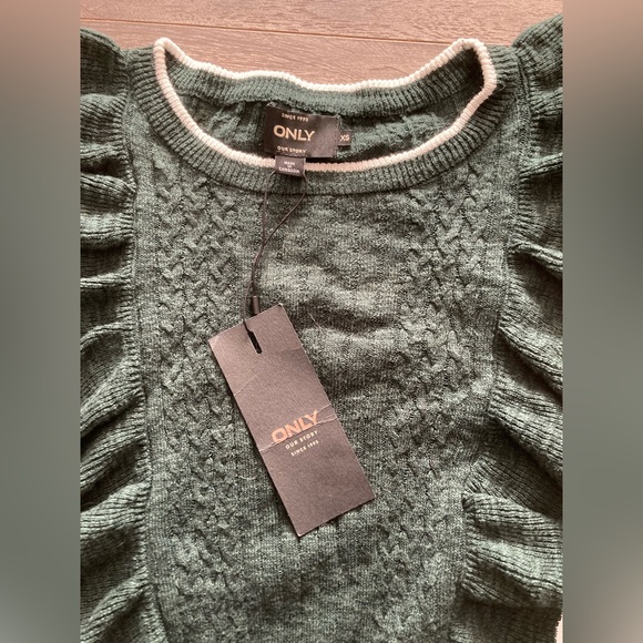 ONLY Sweater with Ruffle Accents NWT - Picture 2 of 2